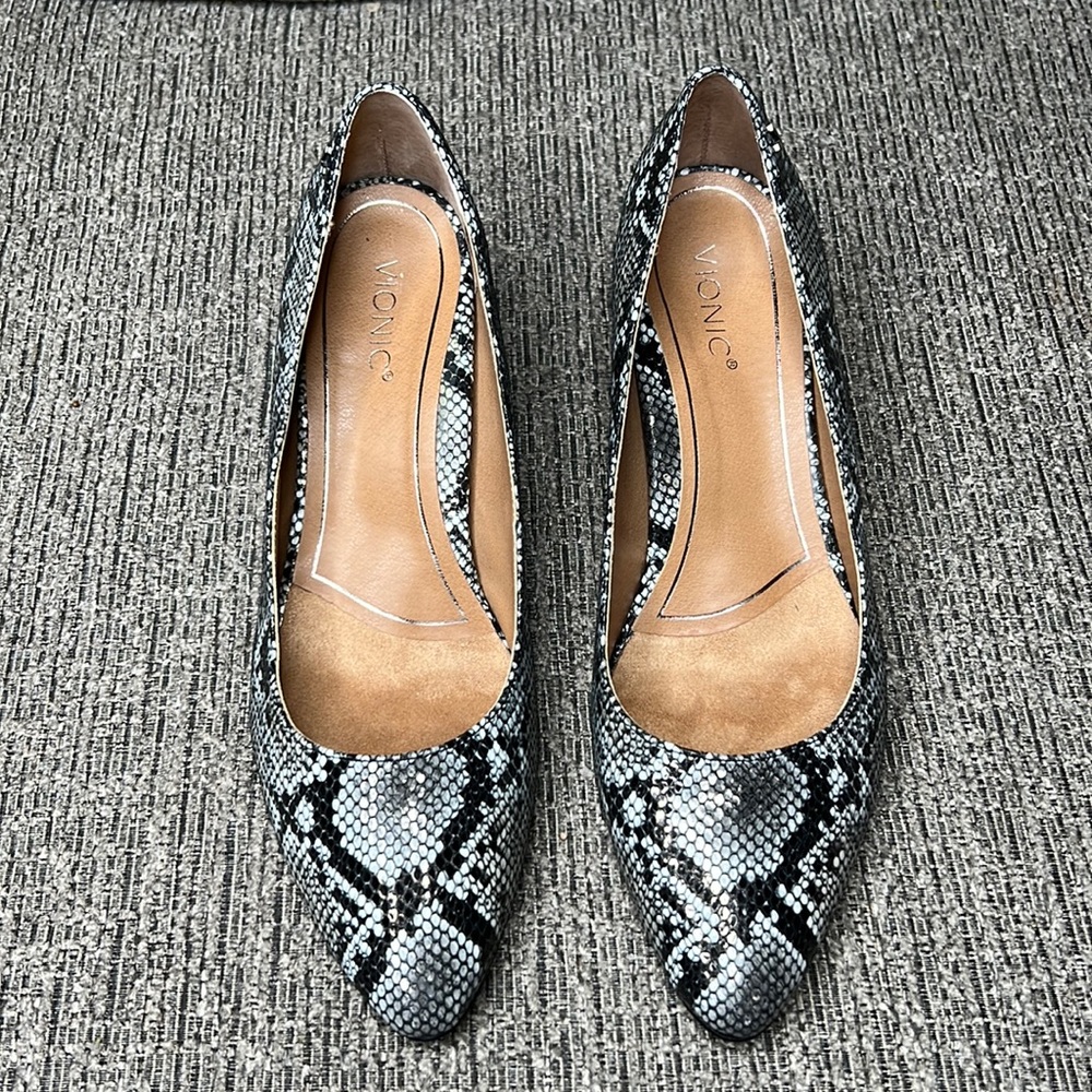 Vionic Mia snake print heels size 8